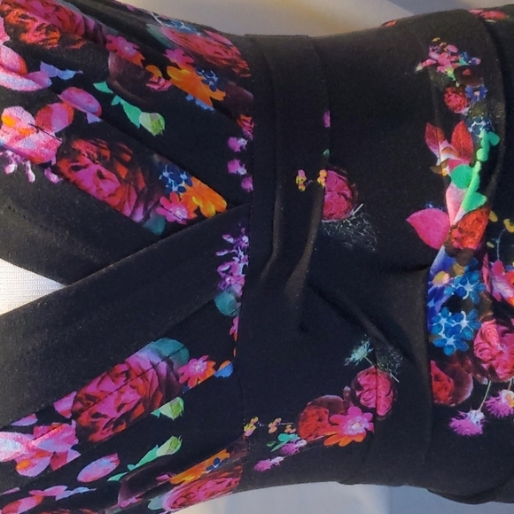 Nicole Miller Artelier Floral Midi Dress SZ MD - Picture 2 of 10